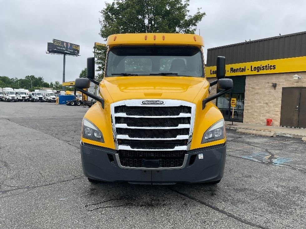 Day Cab Tractor-Heavy Duty Tractors-Freightliner-2019-T12664ST-Chicopee-MA-507,876\n\t\tmiles-$ 34,000 - Image 2