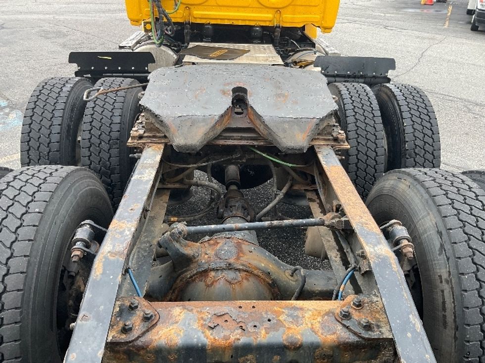 Day Cab Tractor-Heavy Duty Tractors-Freightliner-2019-T12664ST-Chicopee-MA-507,876\n\t\tmiles-$ 34,000 - Image 6