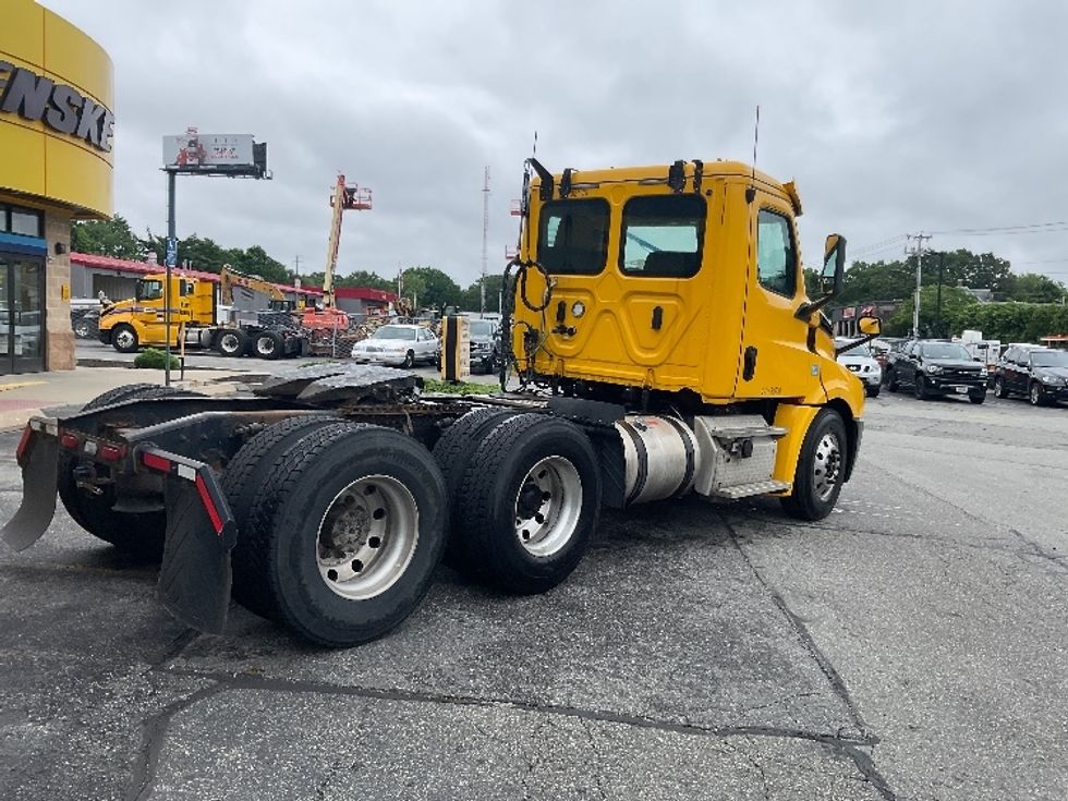 Day Cab Tractor-Heavy Duty Tractors-Freightliner-2019-T12664ST-Chicopee-MA-507,876\n\t\tmiles-$ 34,000 - Image 7