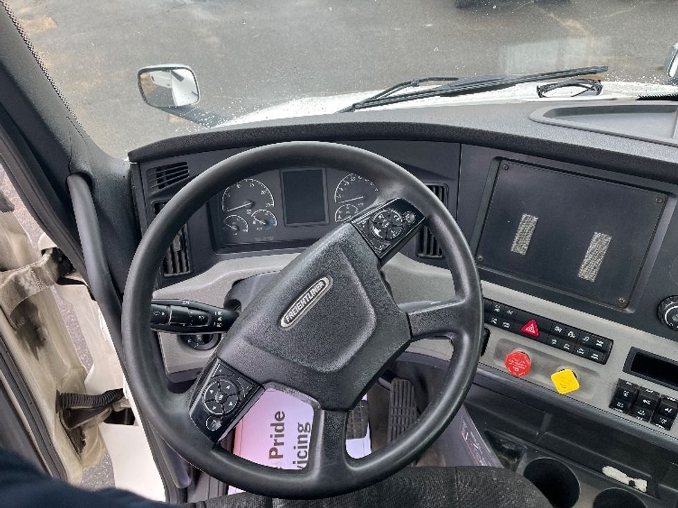 Day Cab Tractor-Heavy Duty Tractors-Freightliner-2019-T12664ST-Chicopee-MA-990,966\n\t\tmiles-$ 23,750 - Image 11