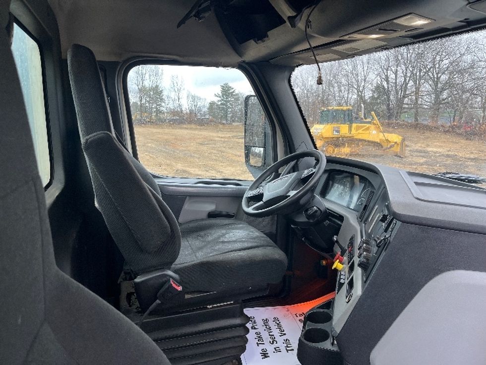 Day Cab Tractor-Heavy Duty Tractors-Freightliner-2019-T12664ST-Chicopee-MA-990,966\n\t\tmiles-$ 23,750 - Image 14