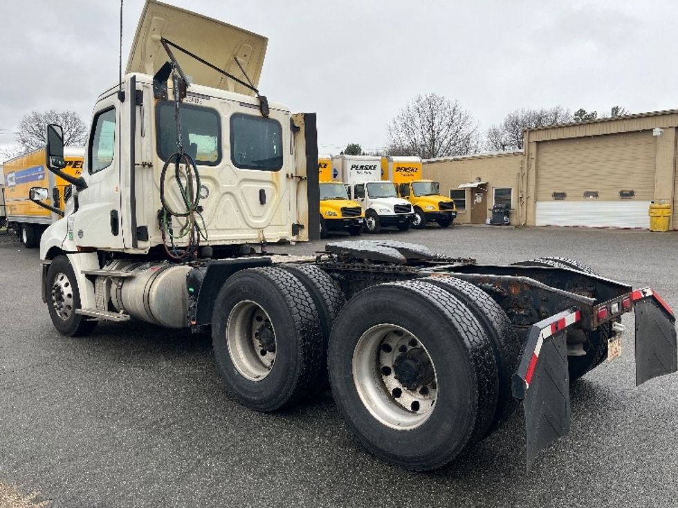 Day Cab Tractor-Heavy Duty Tractors-Freightliner-2019-T12664ST-Chicopee-MA-990,966\n\t\tmiles-$ 23,750 - Image 5