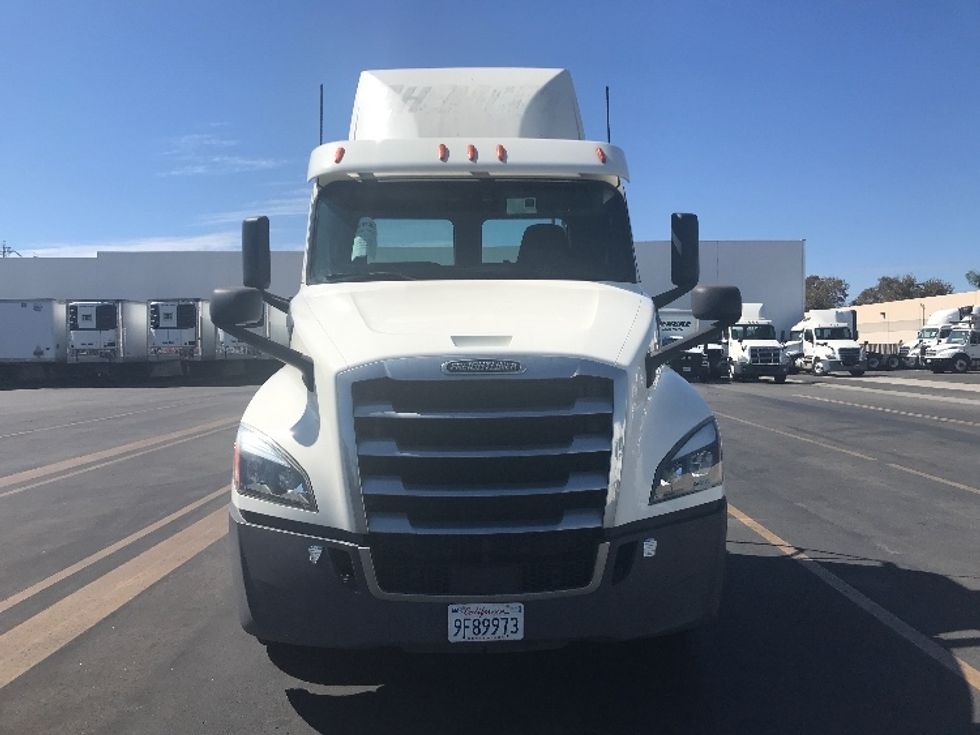 Day Cab Tractor-Heavy Duty Tractors-Freightliner-2019-T12664ST-Chino-CA-252,745\n\t\tmiles-$ 54,750 - Image 2