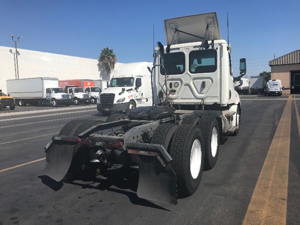 Day Cab Tractor-Heavy Duty Tractors-Freightliner-2019-T12664ST-Chino-CA-252,745\n\t\tmiles-$ 54,750 - Image 7