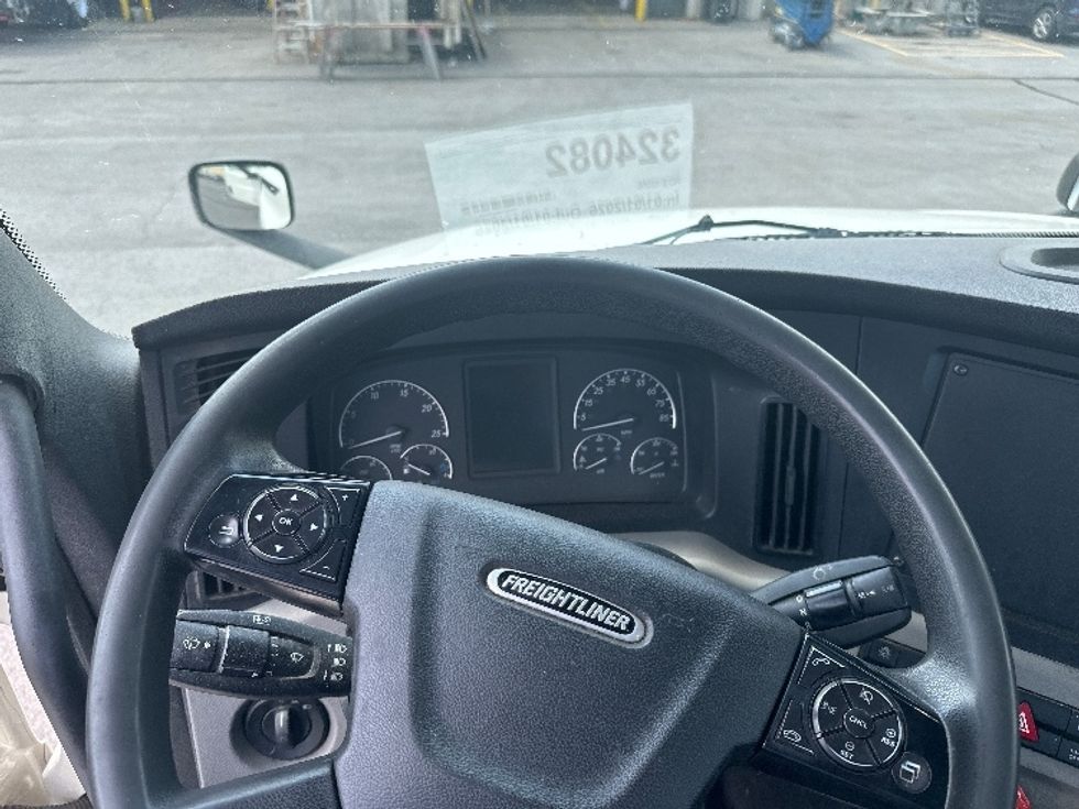 Day Cab Tractor-Heavy Duty Tractors-Freightliner-2019-T12664ST-Cincinnati-OH-319,115\n\t\tmiles-$ 61,500 - Image 11