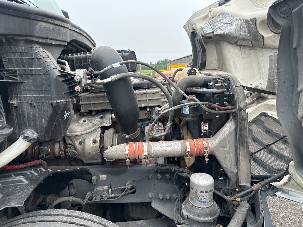 Day Cab Tractor-Heavy Duty Tractors-Freightliner-2019-T12664ST-Cincinnati-OH-319,115\n\t\tmiles-$ 61,500 - Image 15