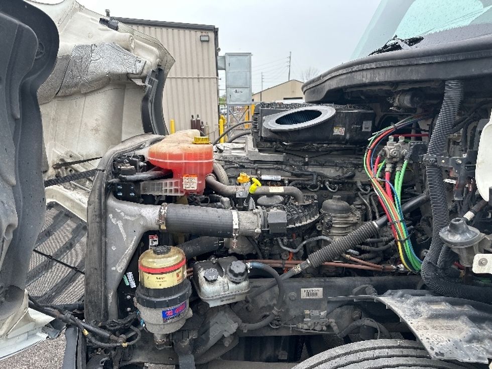 Day Cab Tractor-Heavy Duty Tractors-Freightliner-2019-T12664ST-Cincinnati-OH-319,115\n\t\tmiles-$ 61,500 - Image 16