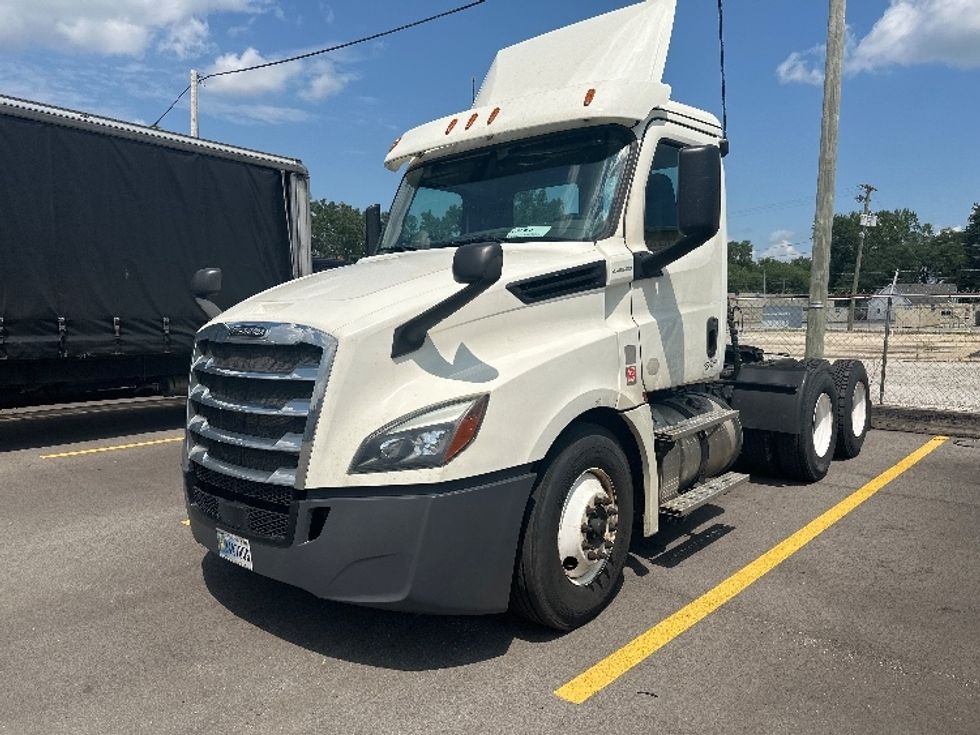 Day Cab Tractor-Heavy Duty Tractors-Freightliner-2019-T12664ST-Cincinnati-OH-319,115\n\t\tmiles-$ 61,500 - Image 3