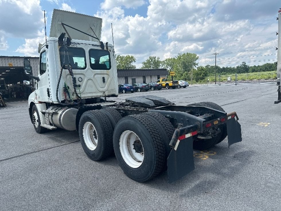 Day Cab Tractor-Heavy Duty Tractors-Freightliner-2019-T12664ST-Cincinnati-OH-319,115\n\t\tmiles-$ 61,500 - Image 5