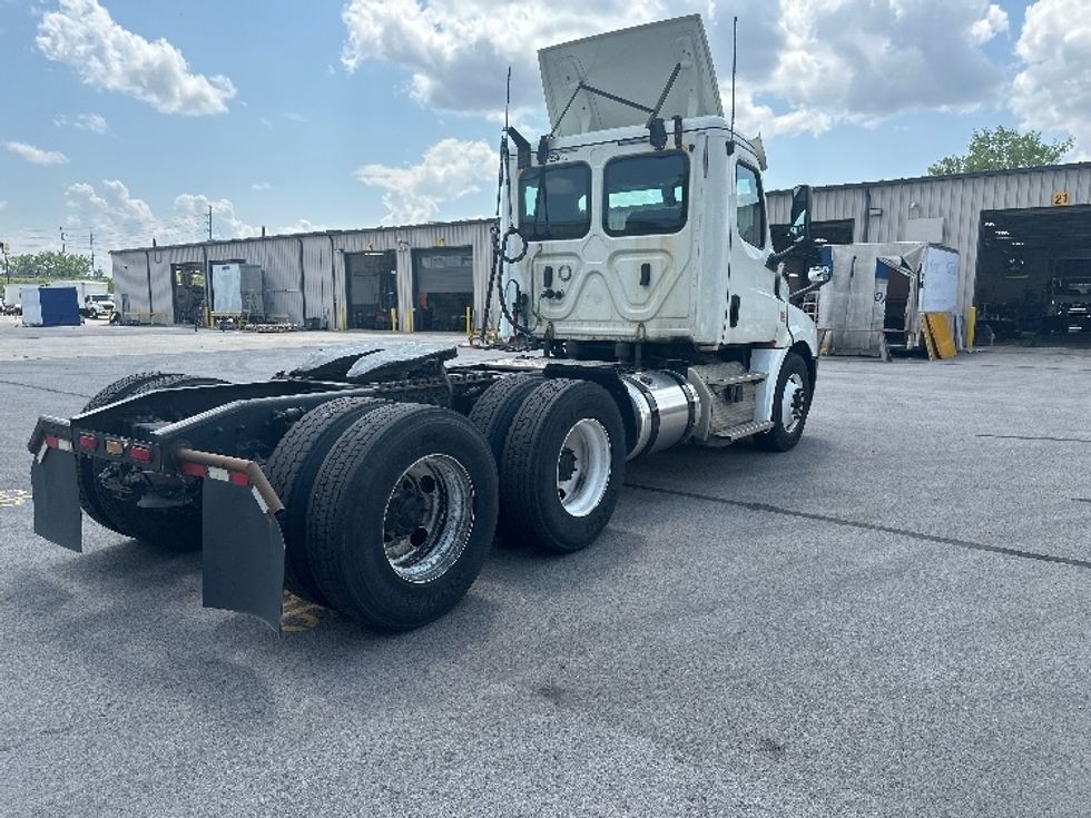 Day Cab Tractor-Heavy Duty Tractors-Freightliner-2019-T12664ST-Cincinnati-OH-319,115\n\t\tmiles-$ 61,500 - Image 7