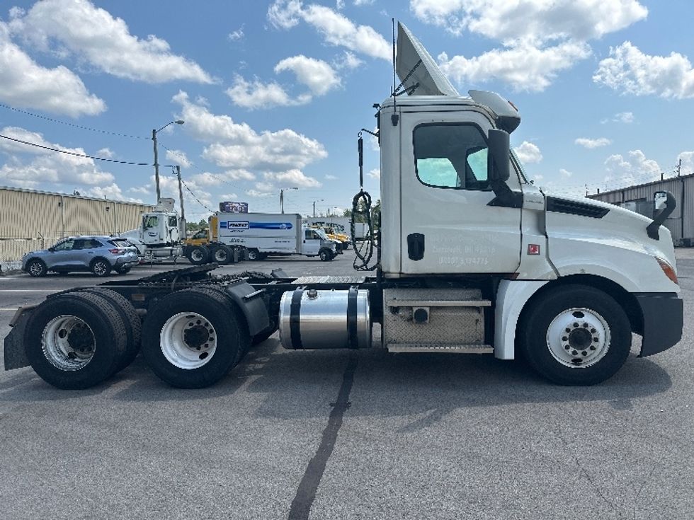 Day Cab Tractor-Heavy Duty Tractors-Freightliner-2019-T12664ST-Cincinnati-OH-319,115\n\t\tmiles-$ 61,500 - Image 8