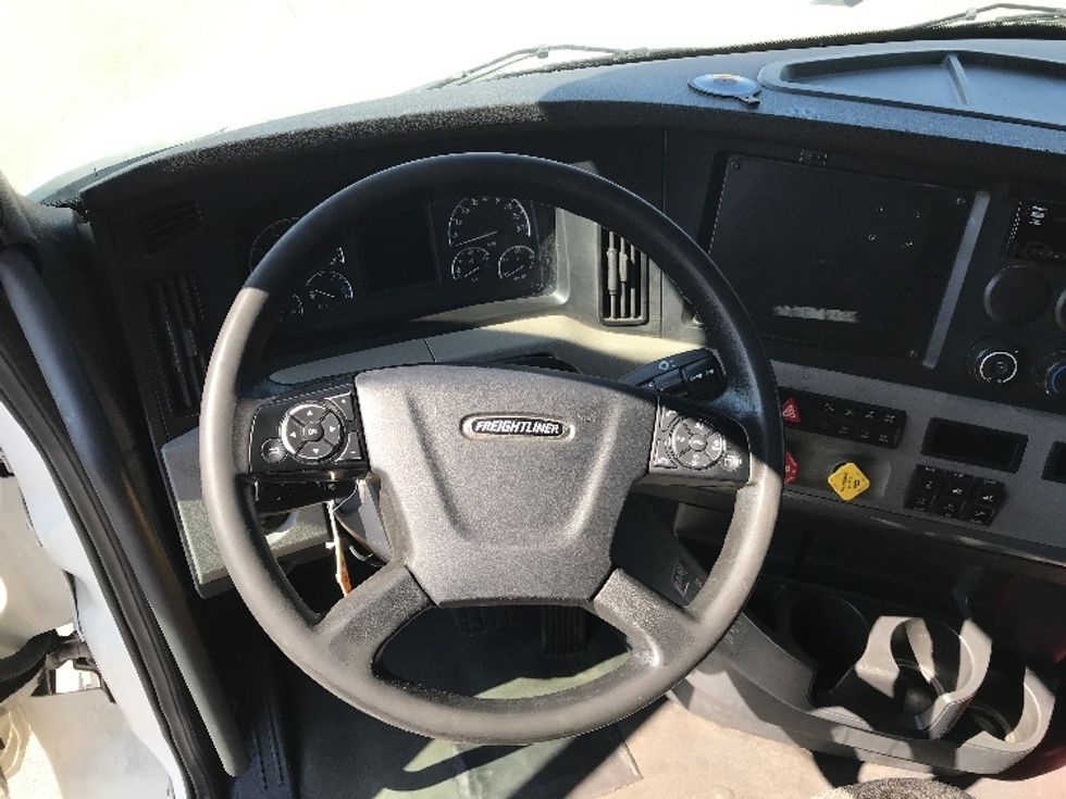 Day Cab Tractor-Heavy Duty Tractors-Freightliner-2019-T12664ST-Cincinnati-OH-448,733\n\t\tmiles-$ 49,500 - Image 11