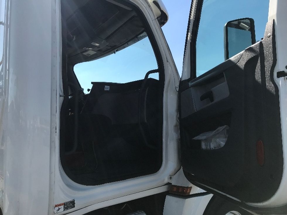 Day Cab Tractor-Heavy Duty Tractors-Freightliner-2019-T12664ST-Cincinnati-OH-448,733\n\t\tmiles-$ 49,500 - Image 12