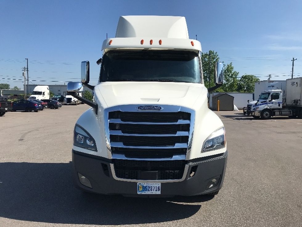 Day Cab Tractor-Heavy Duty Tractors-Freightliner-2019-T12664ST-Cincinnati-OH-448,733\n\t\tmiles-$ 49,500 - Image 2