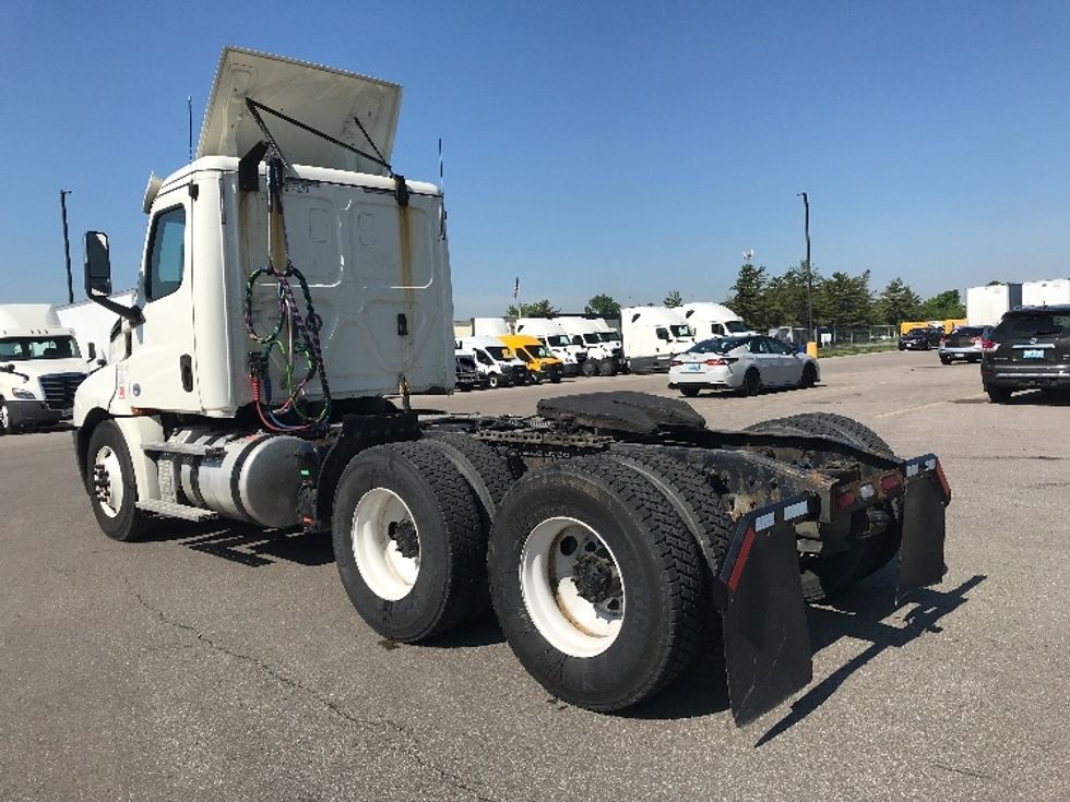 Day Cab Tractor-Heavy Duty Tractors-Freightliner-2019-T12664ST-Cincinnati-OH-448,733\n\t\tmiles-$ 49,500 - Image 5