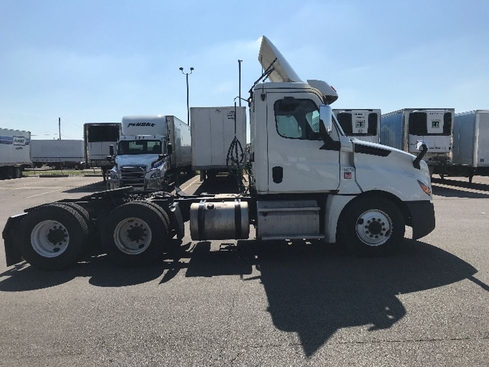 Day Cab Tractor-Heavy Duty Tractors-Freightliner-2019-T12664ST-Cincinnati-OH-448,733\n\t\tmiles-$ 49,500 - Image 8