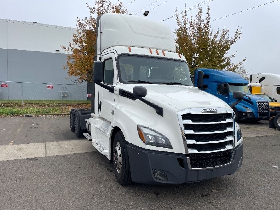 Day Cab Tractor-Heavy Duty Tractors-Freightliner-2019-T12664ST-Clackamas-OR-443,677\n\t\tmiles-$ 44,000 - Image 1