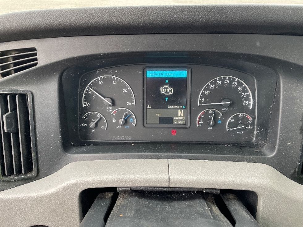 Day Cab Tractor-Heavy Duty Tractors-Freightliner-2019-T12664ST-Clackamas-OR-443,677\n\t\tmiles-$ 44,000 - Image 11