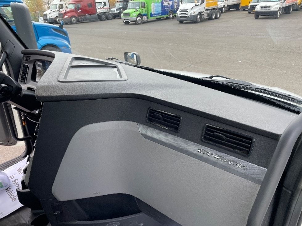 Day Cab Tractor-Heavy Duty Tractors-Freightliner-2019-T12664ST-Clackamas-OR-443,677\n\t\tmiles-$ 44,000 - Image 13