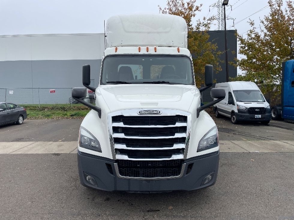 2019 Freightliner Cascadia 126" Day cab photo 2