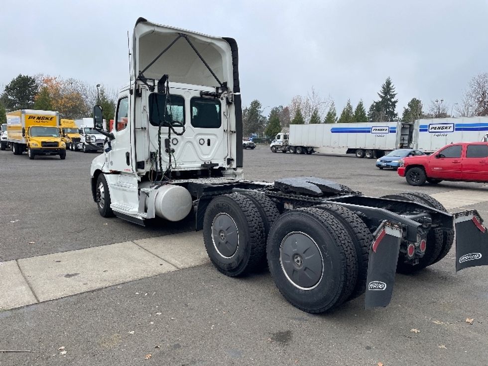 Day Cab Tractor-Heavy Duty Tractors-Freightliner-2019-T12664ST-Clackamas-OR-443,677\n\t\tmiles-$ 44,000 - Image 5