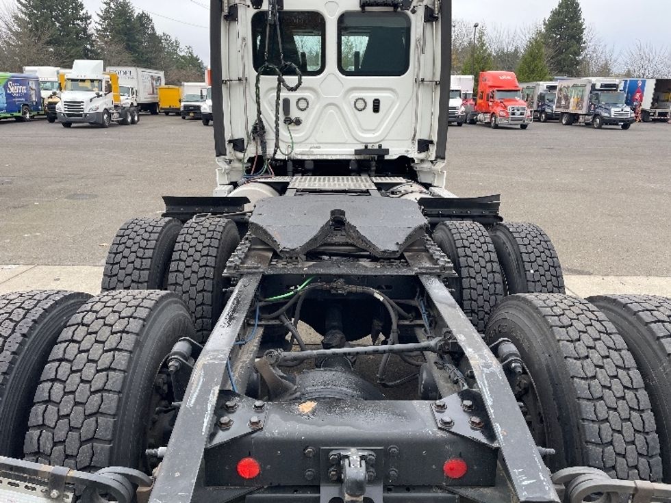 Day Cab Tractor-Heavy Duty Tractors-Freightliner-2019-T12664ST-Clackamas-OR-443,677\n\t\tmiles-$ 44,000 - Image 6