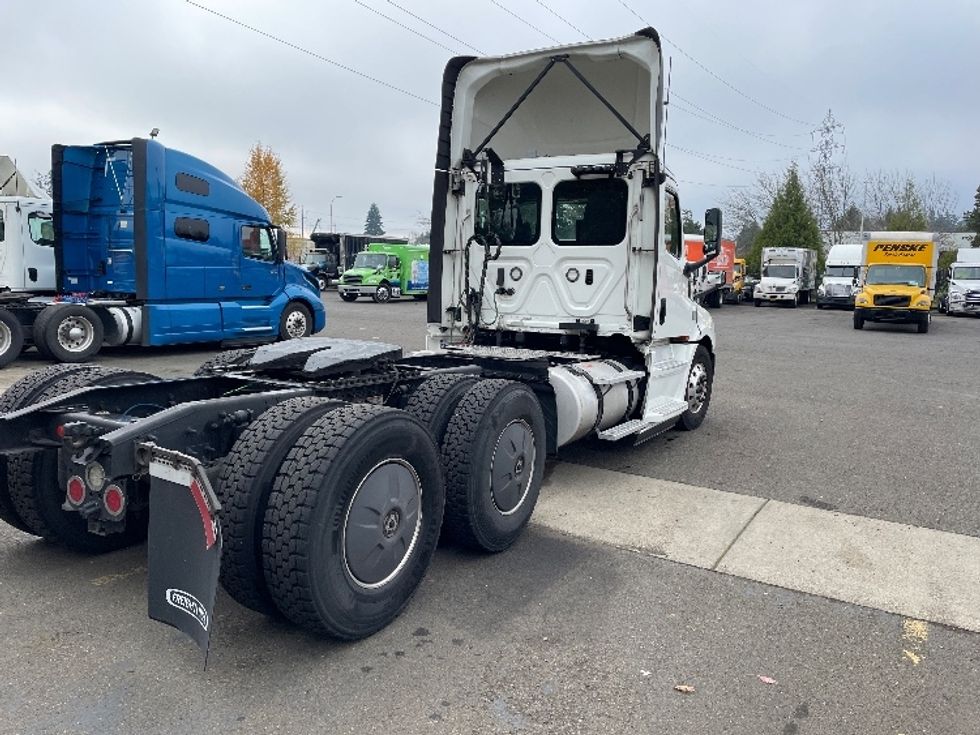 Day Cab Tractor-Heavy Duty Tractors-Freightliner-2019-T12664ST-Clackamas-OR-443,677\n\t\tmiles-$ 44,000 - Image 7
