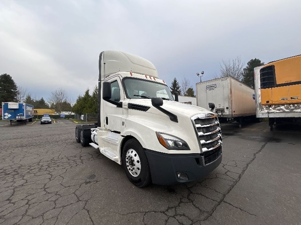 Day Cab Tractor-Heavy Duty Tractors-Freightliner-2019-T12664ST-Clackamas-OR-457,813\n\t\tmiles-$ 43,000 - Image 1