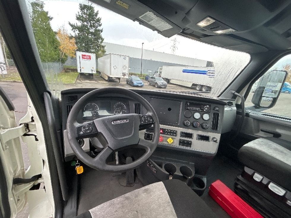 Day Cab Tractor-Heavy Duty Tractors-Freightliner-2019-T12664ST-Clackamas-OR-457,813\n\t\tmiles-$ 43,000 - Image 11