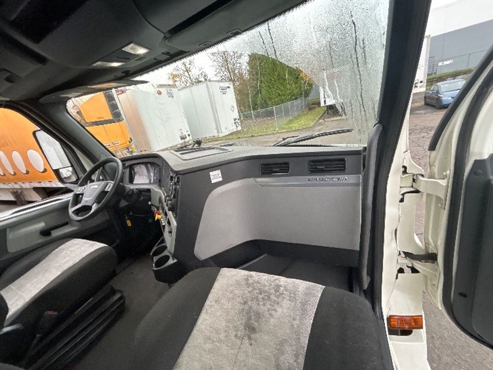 Day Cab Tractor-Heavy Duty Tractors-Freightliner-2019-T12664ST-Clackamas-OR-457,813\n\t\tmiles-$ 43,000 - Image 13