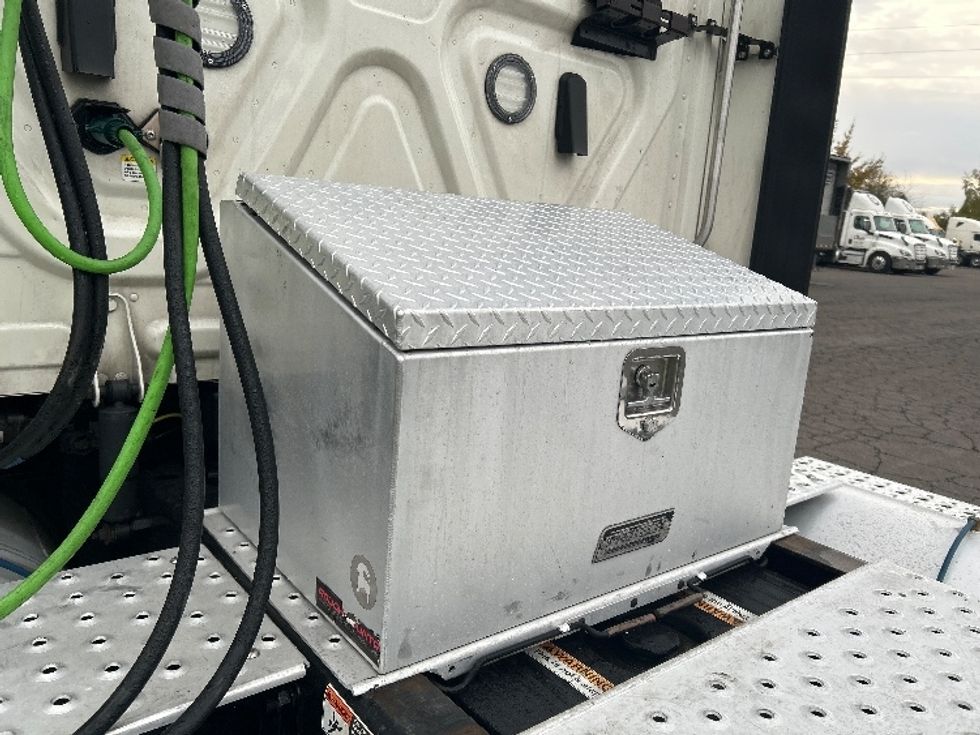 Day Cab Tractor-Heavy Duty Tractors-Freightliner-2019-T12664ST-Clackamas-OR-457,813\n\t\tmiles-$ 43,000 - Image 17