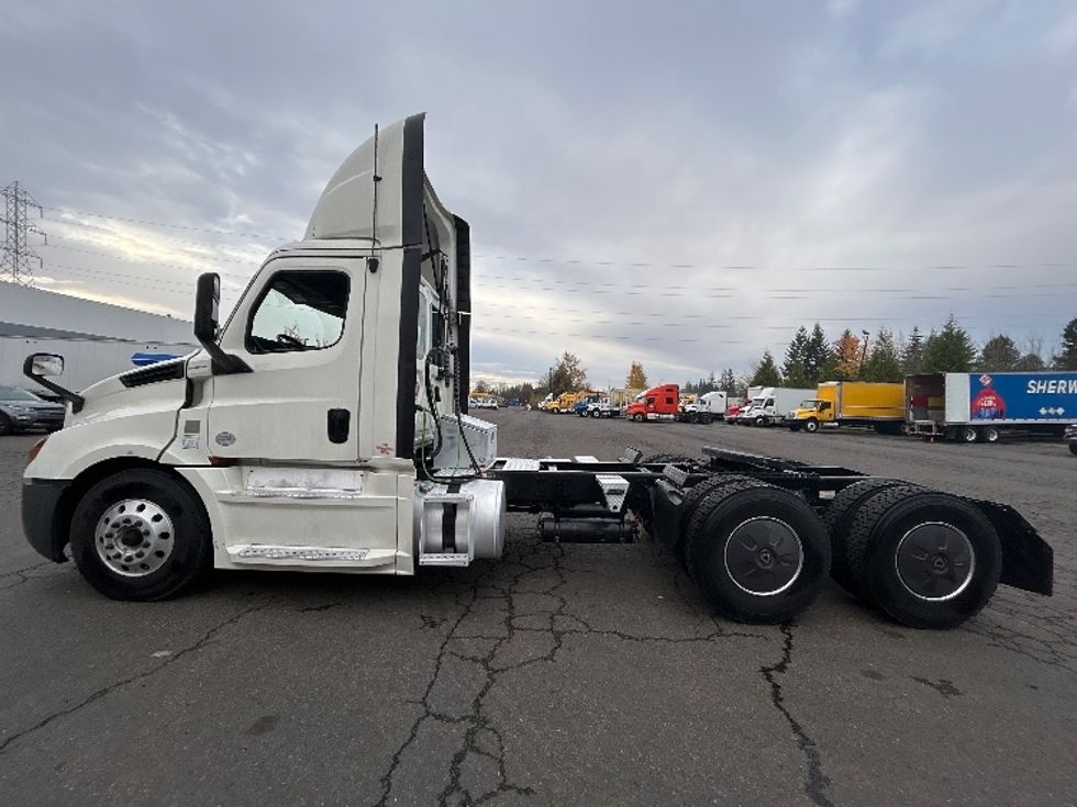 2019 Freightliner Cascadia 126" Day cab photo 4