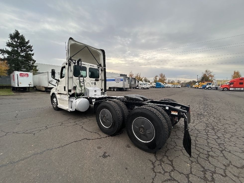 Day Cab Tractor-Heavy Duty Tractors-Freightliner-2019-T12664ST-Clackamas-OR-457,813\n\t\tmiles-$ 43,000 - Image 5