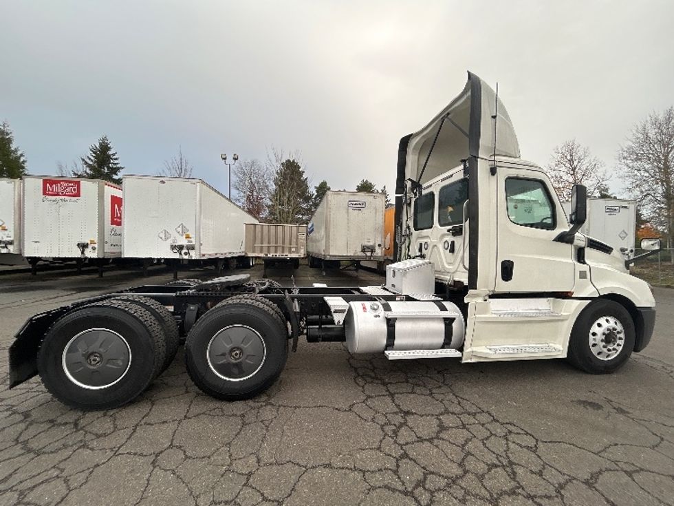 Day Cab Tractor-Heavy Duty Tractors-Freightliner-2019-T12664ST-Clackamas-OR-457,813\n\t\tmiles-$ 43,000 - Image 8