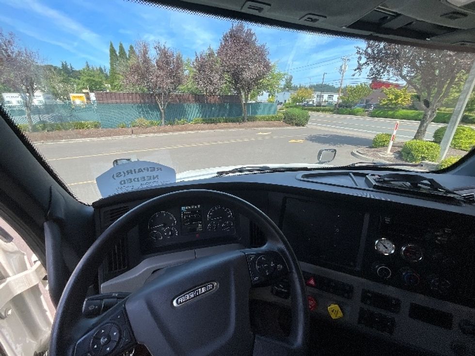 Day Cab Tractor-Heavy Duty Tractors-Freightliner-2019-T12664ST-Clackamas-OR-486,487\n\t\tmiles-$ 37,250 - Image 11