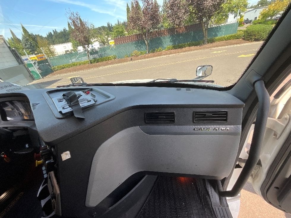 Day Cab Tractor-Heavy Duty Tractors-Freightliner-2019-T12664ST-Clackamas-OR-486,487\n\t\tmiles-$ 37,250 - Image 13