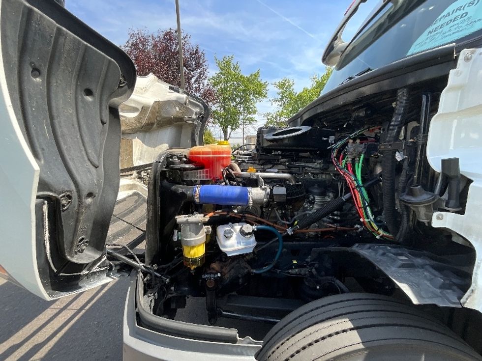 Day Cab Tractor-Heavy Duty Tractors-Freightliner-2019-T12664ST-Clackamas-OR-486,487\n\t\tmiles-$ 37,250 - Image 16