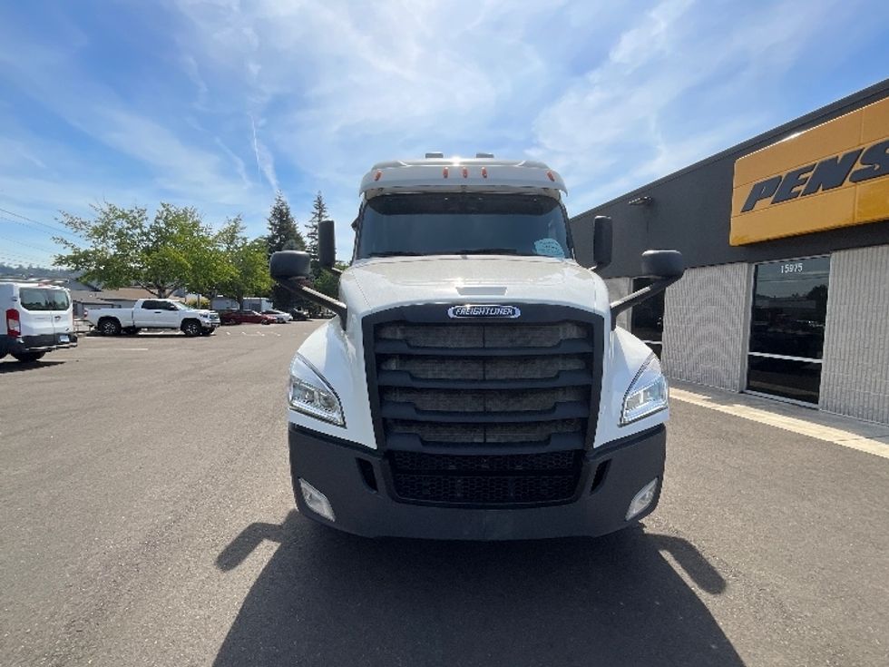 Day Cab Tractor-Heavy Duty Tractors-Freightliner-2019-T12664ST-Clackamas-OR-486,487\n\t\tmiles-$ 37,250 - Image 2