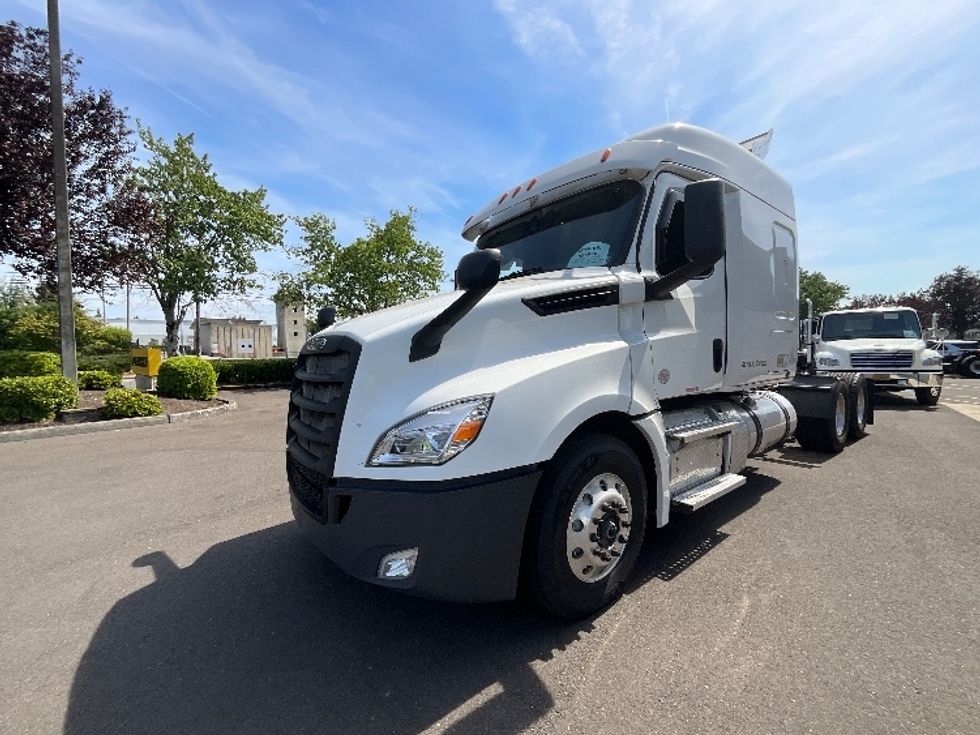 Day Cab Tractor-Heavy Duty Tractors-Freightliner-2019-T12664ST-Clackamas-OR-486,487\n\t\tmiles-$ 37,250 - Image 3