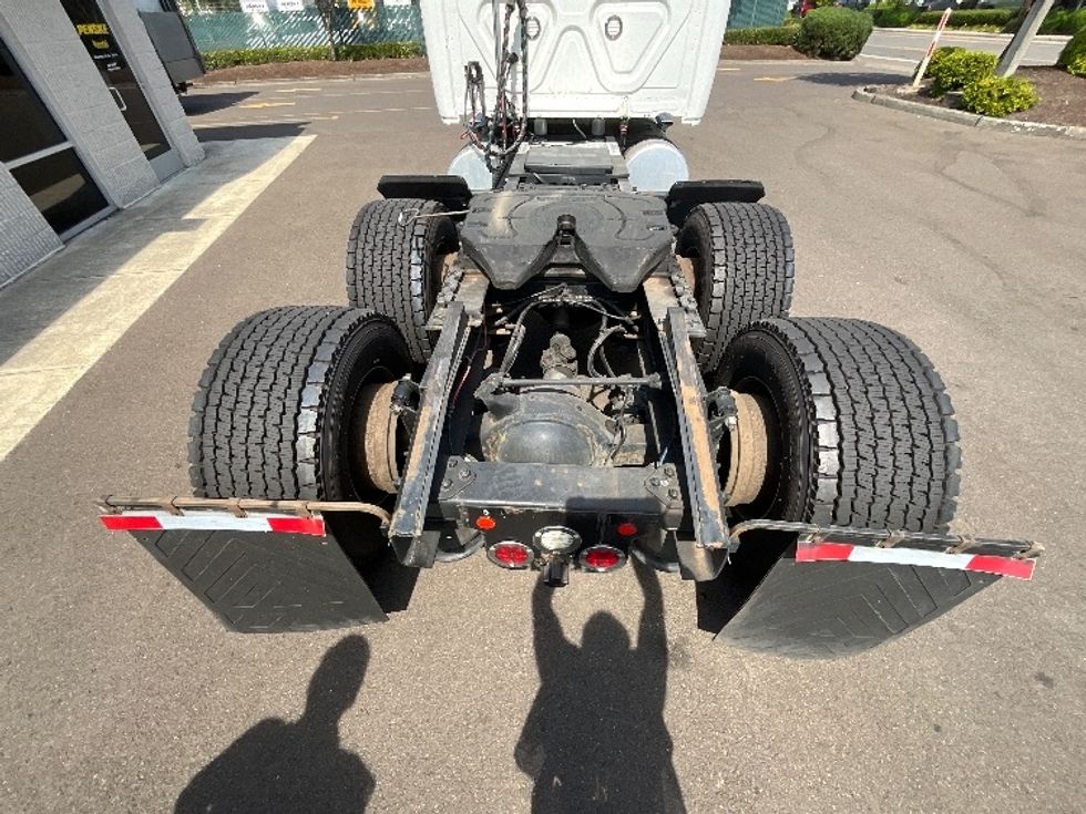 Day Cab Tractor-Heavy Duty Tractors-Freightliner-2019-T12664ST-Clackamas-OR-486,487\n\t\tmiles-$ 37,250 - Image 6