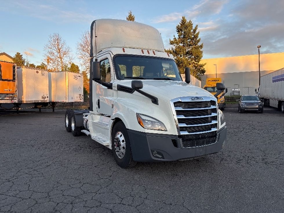 Day Cab Tractor-Heavy Duty Tractors-Freightliner-2019-T12664ST-Clackamas-OR-516,777\n\t\tmiles-$ 38,750 - Image 1