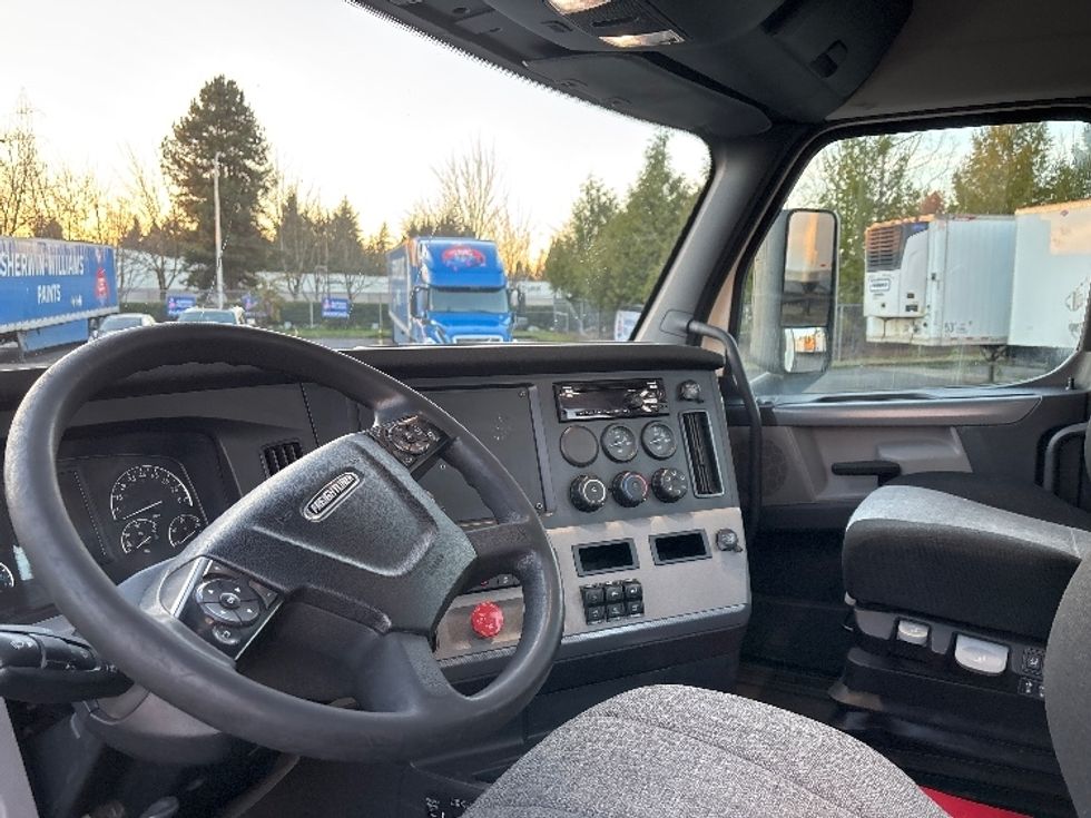 Day Cab Tractor-Heavy Duty Tractors-Freightliner-2019-T12664ST-Clackamas-OR-516,777\n\t\tmiles-$ 38,750 - Image 10