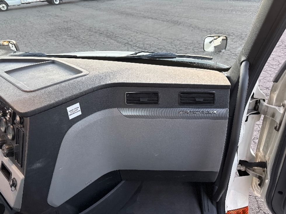 Day Cab Tractor-Heavy Duty Tractors-Freightliner-2019-T12664ST-Clackamas-OR-516,777\n\t\tmiles-$ 38,750 - Image 13