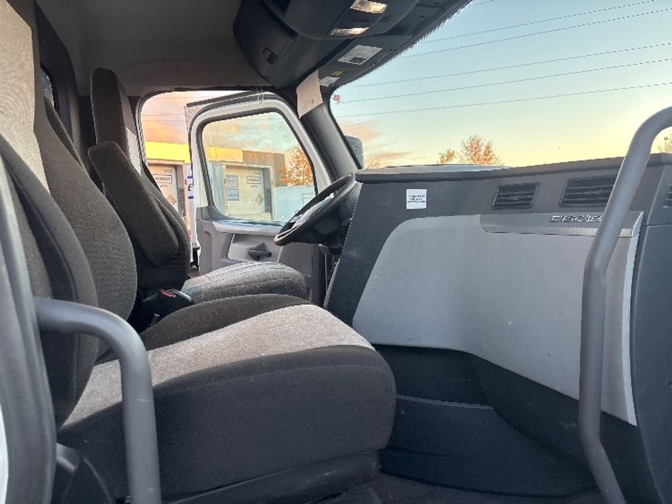 Day Cab Tractor-Heavy Duty Tractors-Freightliner-2019-T12664ST-Clackamas-OR-516,777\n\t\tmiles-$ 38,750 - Image 14