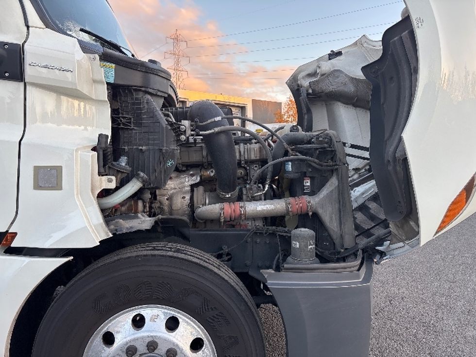 Day Cab Tractor-Heavy Duty Tractors-Freightliner-2019-T12664ST-Clackamas-OR-516,777\n\t\tmiles-$ 38,750 - Image 15