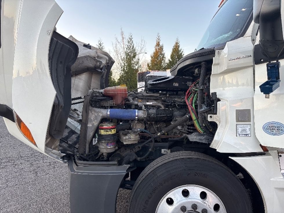 Day Cab Tractor-Heavy Duty Tractors-Freightliner-2019-T12664ST-Clackamas-OR-516,777\n\t\tmiles-$ 38,750 - Image 16