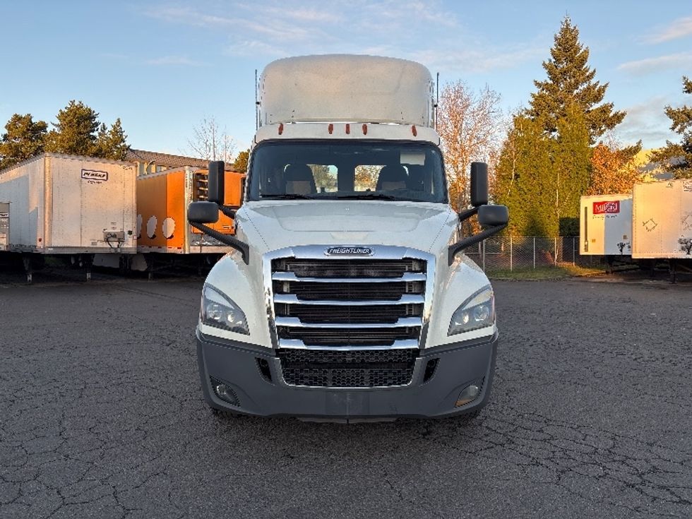 Day Cab Tractor-Heavy Duty Tractors-Freightliner-2019-T12664ST-Clackamas-OR-516,777\n\t\tmiles-$ 38,750 - Image 2