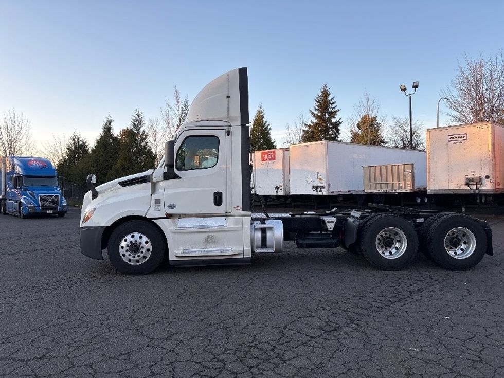 Day Cab Tractor-Heavy Duty Tractors-Freightliner-2019-T12664ST-Clackamas-OR-516,777\n\t\tmiles-$ 38,750 - Image 4