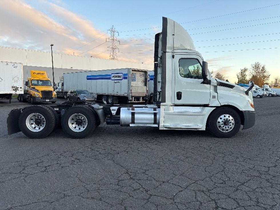 Day Cab Tractor-Heavy Duty Tractors-Freightliner-2019-T12664ST-Clackamas-OR-516,777\n\t\tmiles-$ 38,750 - Image 8