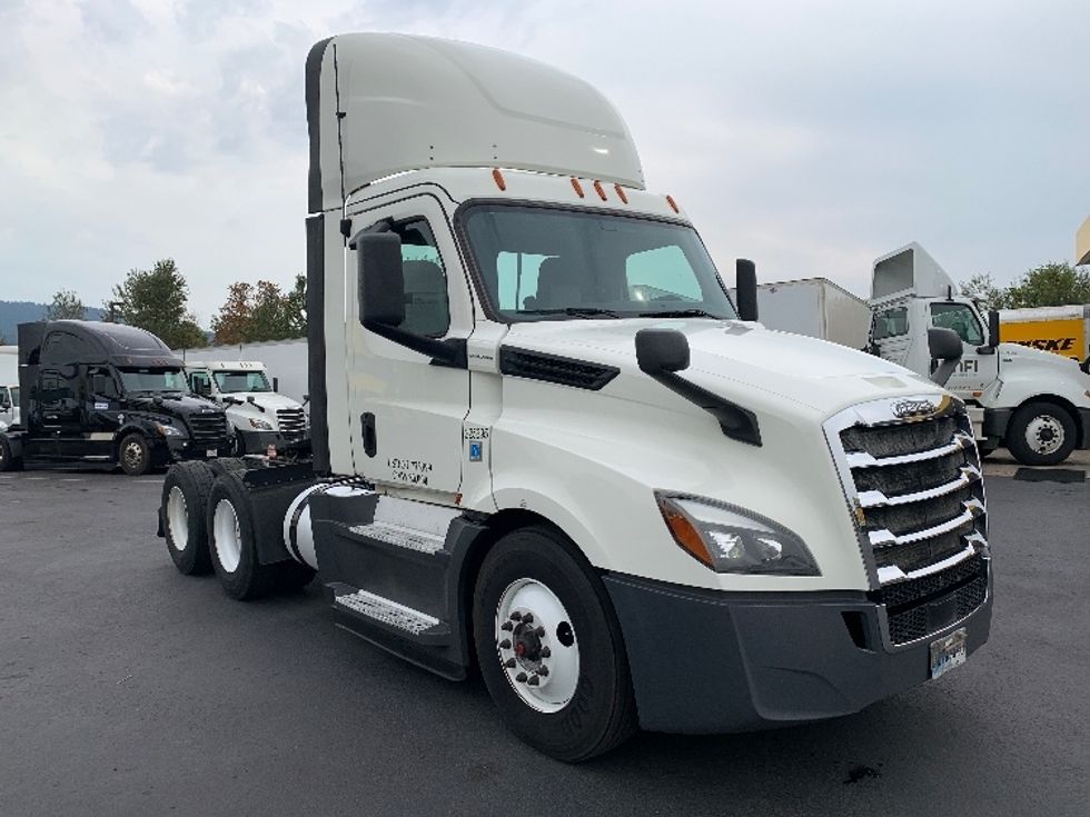Day Cab Tractor-Heavy Duty Tractors-Freightliner-2019-T12664ST-Clackamas-OR-528,920\n\t\tmiles-$ 39,500 - Image 1